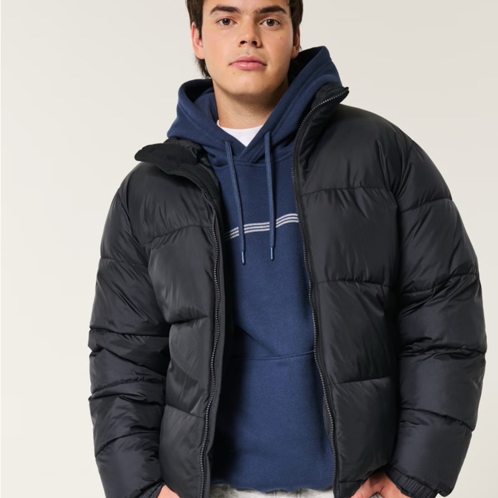 Hollister Black Puffer Jacket with Stand-Up Collar - Picture 2 of 5